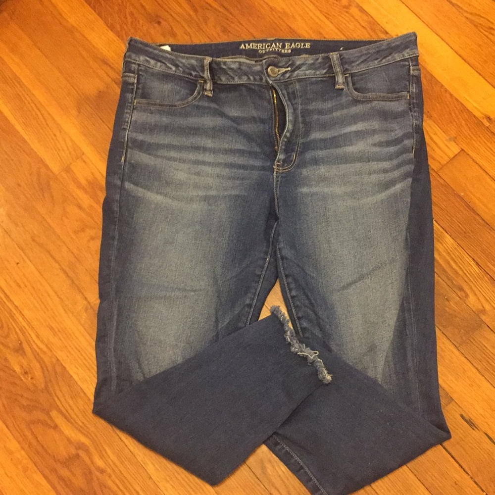 American Eagle jegging crop frayed hem jeans
